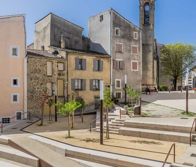 la place de la Grenette à Aubenas