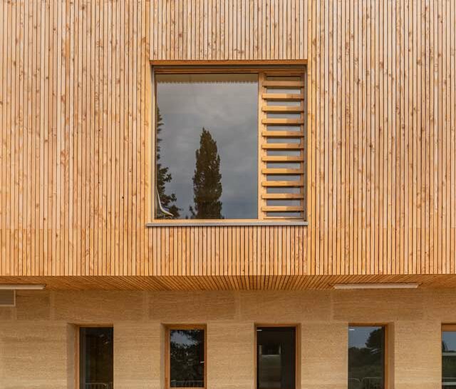 une fenetre de l'école elementaire de clapiers