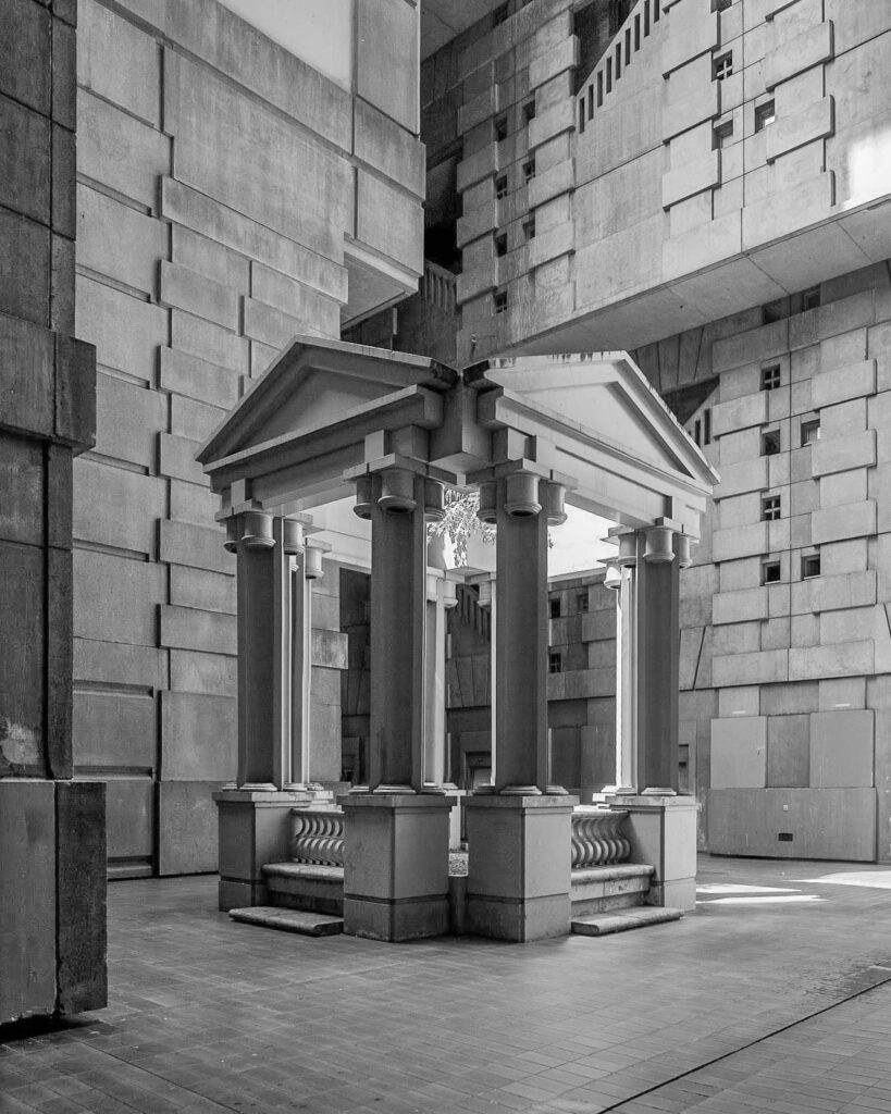 Une vue de l'espace intérieur du Palacio de Ricardo Bofill