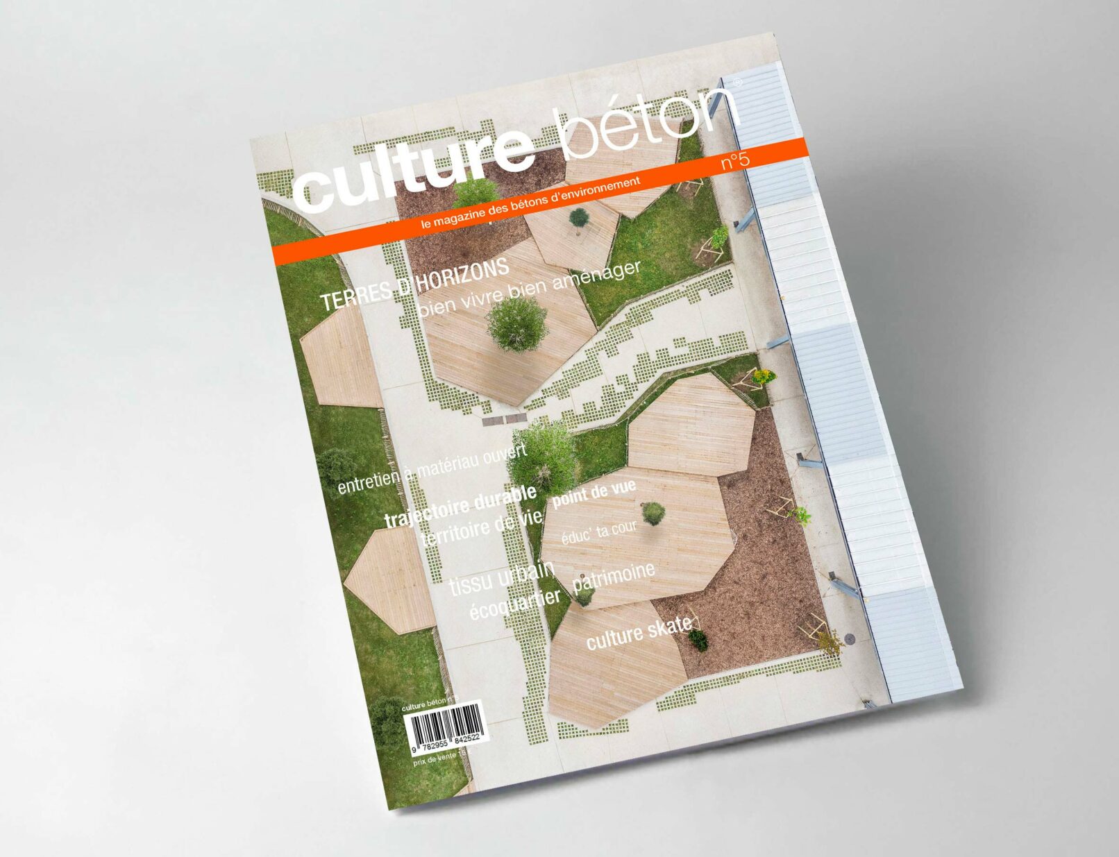 couverture du magazine culture béton numéro 5 avec une photographie d'une cour de collège vu du ciel